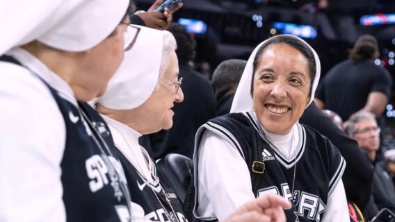 Quand des religieuses fans de basket séduisent le web et les médias