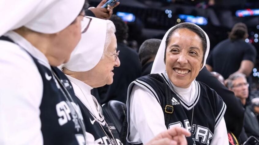 Quand des religieuses fans de basket séduisent le web et les médias
