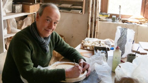 “L’important pour moi est d’être témoin de ce qui est beau dans la vie ».  Rencontre avec Stéphane Terlinden, artisan-céramiste