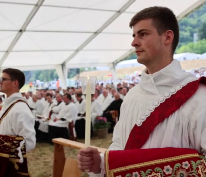 Un Liégeois ordonné prêtre par la Fraternité Saint-Pie X: Mgr Delville réagit