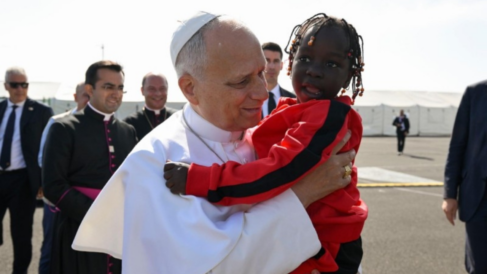 A Tenerife, Léon XIV invite les migrants à contempler le Cœur Sacré de Jésus: « L’amour de Dieu ne connaît pas de frontières »