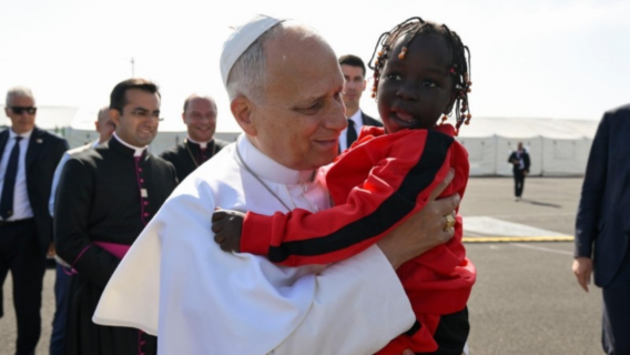 A Tenerife, Léon XIV invite les migrants à contempler le Cœur Sacré de Jésus: « L’amour de Dieu ne connaît pas de frontières »