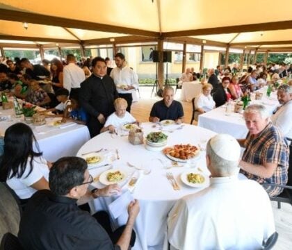 Le pape déjeunera avec 200 sans-abri romains dans sa résidence de campagne de Castel Gandolfo