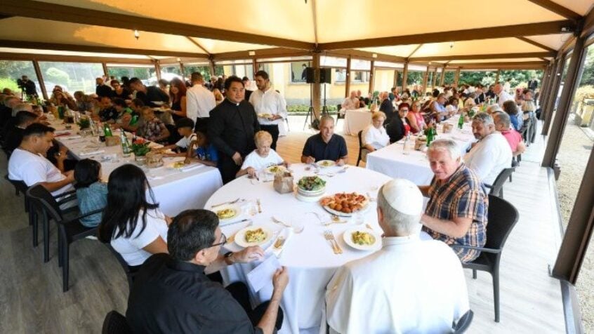 Le pape déjeunera avec 200 sans-abri romains dans sa résidence de campagne de Castel Gandolfo