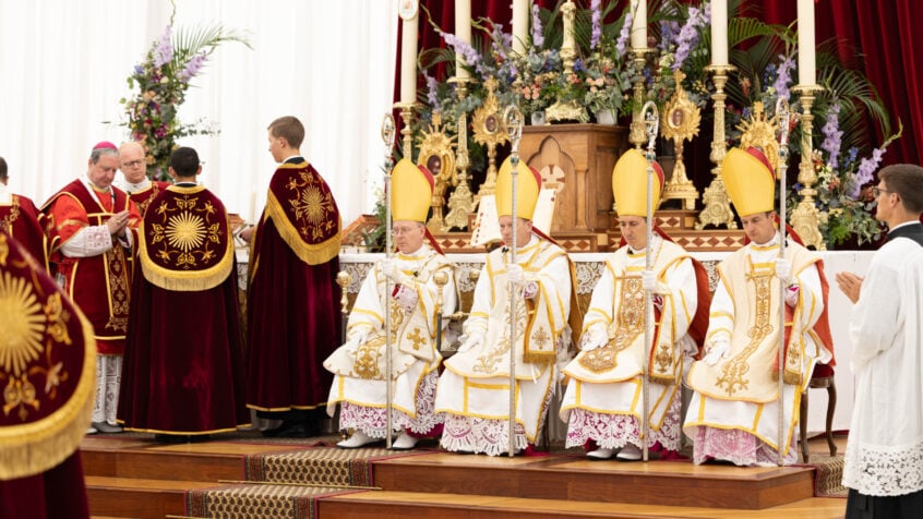 Le Vatican décrète l&rsquo;excommunication des six évêques de la Fraternité Saint-Pie X